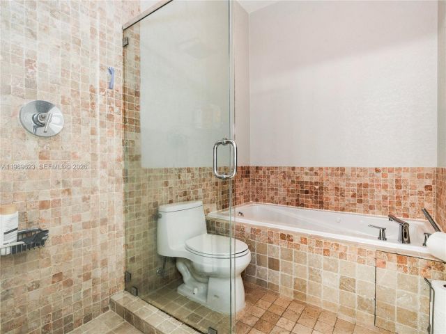 Продажа дома по адресу 835 NE 17th Way - фото 7482559