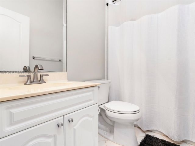 Продажа дома по адресу 835 NE 17th Way - фото 7482564