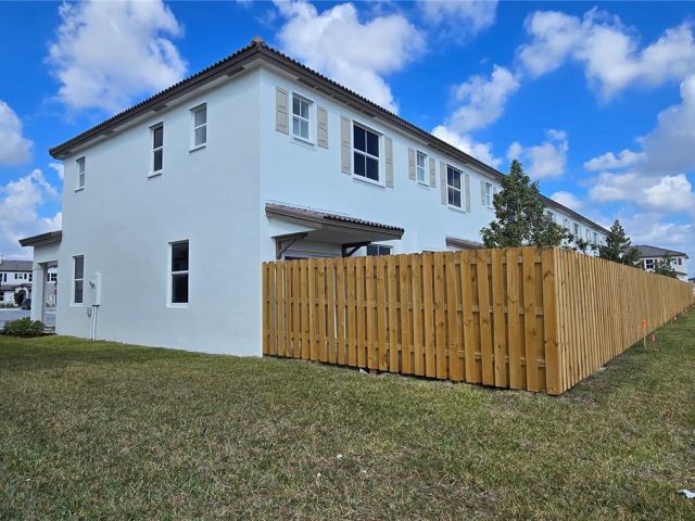 Дом в аренду по адресу 2729 SE 26th Rd 2729 - фото 7456380