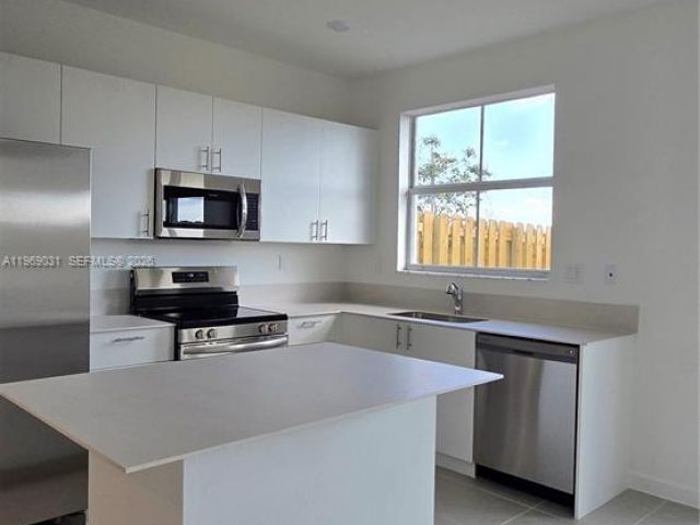 Дом в аренду по адресу 2729 SE 26th Rd 2729 - фото 7456389