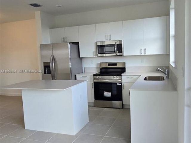 Дом в аренду по адресу 2729 SE 26th Rd 2729 - фото 7456391