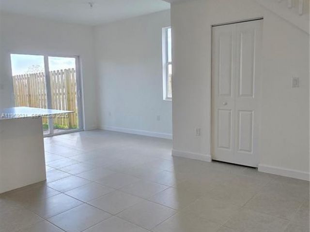 Дом в аренду по адресу 2729 SE 26th Rd 2729 - фото 7456392