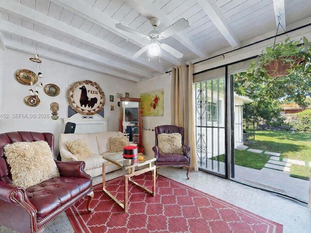 Продажа дома по адресу 1611 SW 21st St - фото 7525316