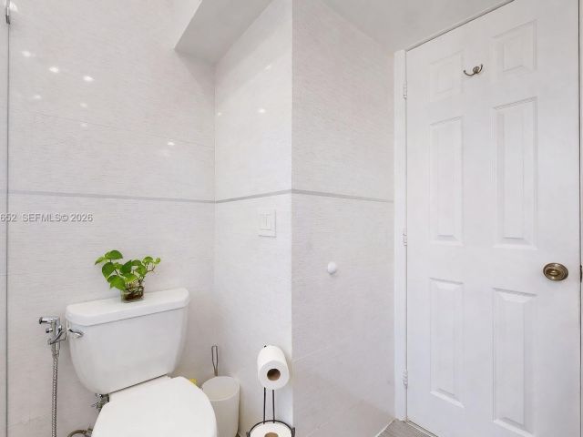 Продажа дома по адресу 1611 SW 21st St - фото 7525320