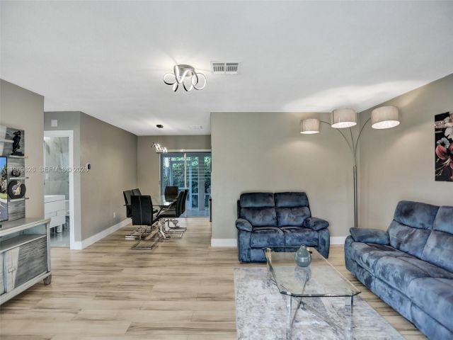 Дом в аренду по адресу 491 SE 23rd Ave 1 - фото 7531089