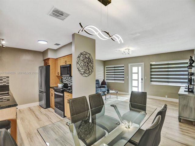 Дом в аренду по адресу 491 SE 23rd Ave 1 - фото 7531094