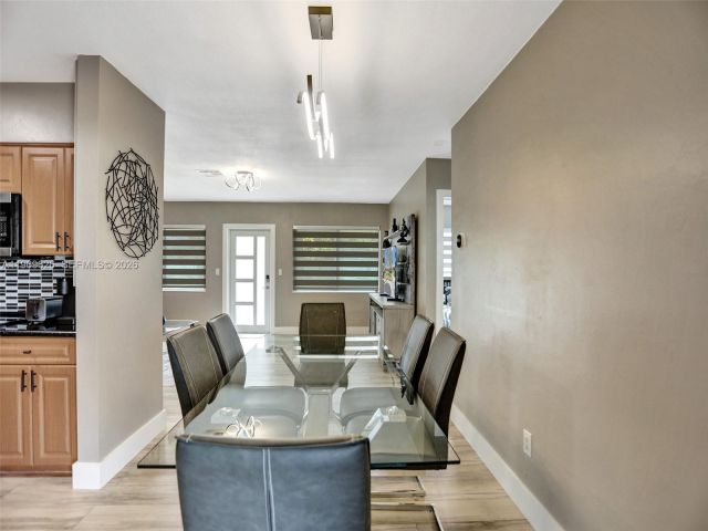 Дом в аренду по адресу 491 SE 23rd Ave 1 - фото 7531095