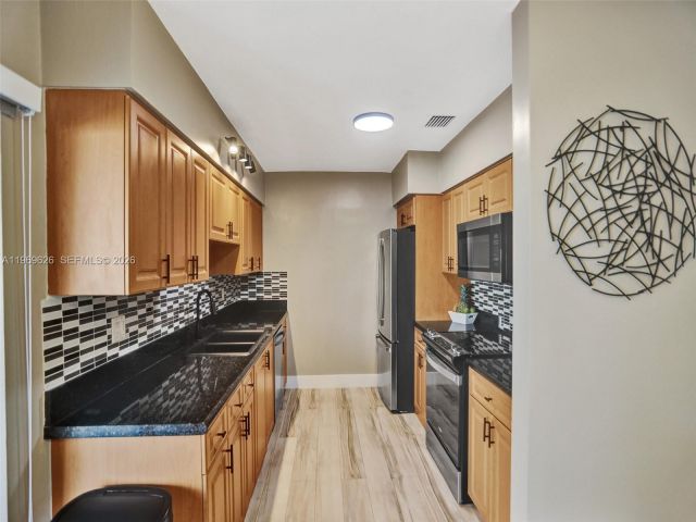 Дом в аренду по адресу 491 SE 23rd Ave 1 - фото 7531096