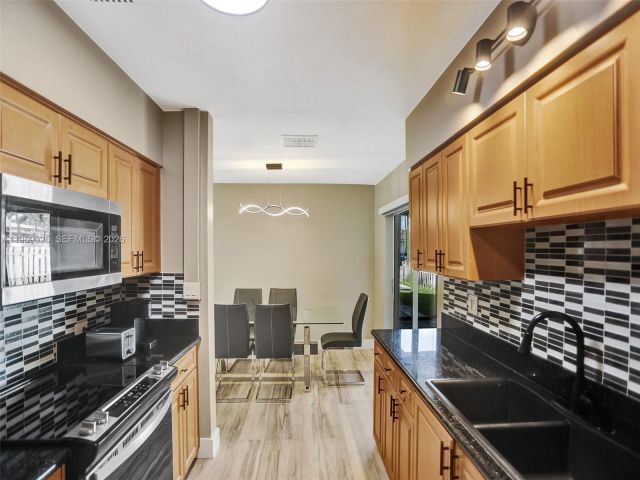 Дом в аренду по адресу 491 SE 23rd Ave 1 - фото 7531099