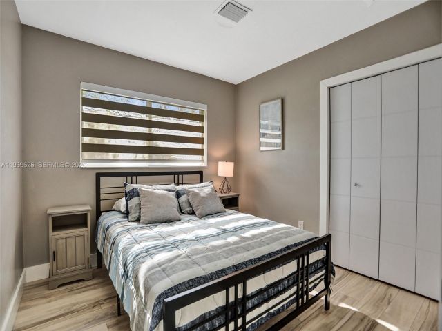 Дом в аренду по адресу 491 SE 23rd Ave 1 - фото 7531100