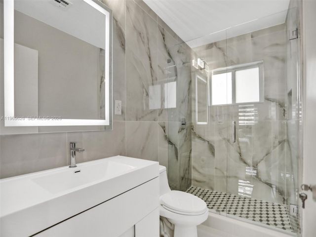 Дом в аренду по адресу 491 SE 23rd Ave 1 - фото 7531102