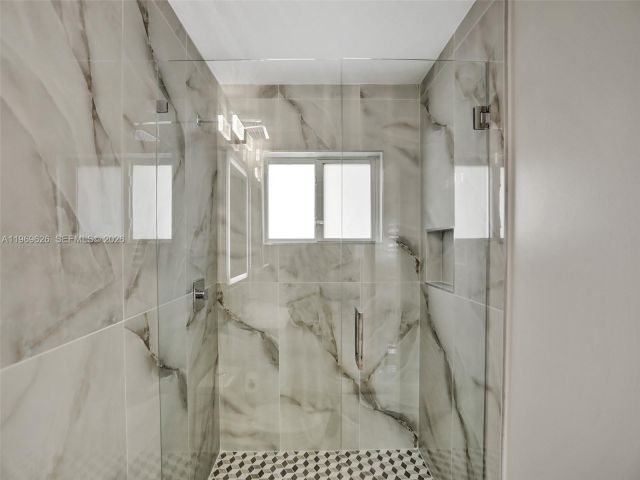 Дом в аренду по адресу 491 SE 23rd Ave 1 - фото 7531103