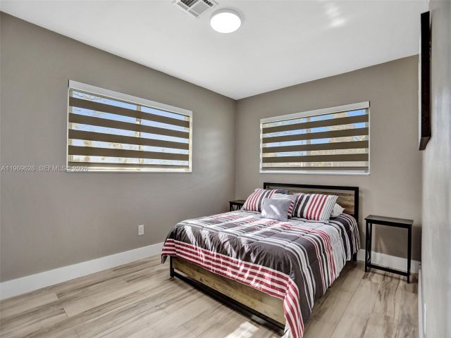 Дом в аренду по адресу 491 SE 23rd Ave 1 - фото 7531104