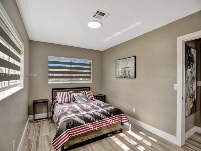 Дом в аренду по адресу 491 SE 23rd Ave 1 - фото 7531105