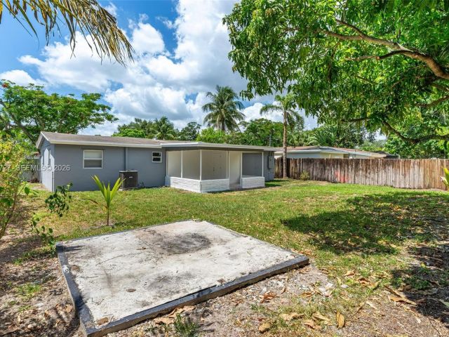 Дом в аренду по адресу 5615 Simms St - фото 7473153