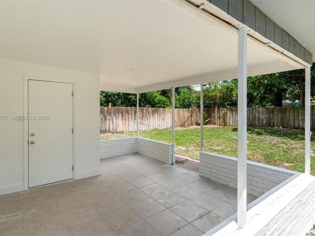 Дом в аренду по адресу 5615 Simms St - фото 7473154