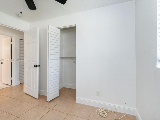 Дом в аренду по адресу 5615 Simms St - фото 7473162