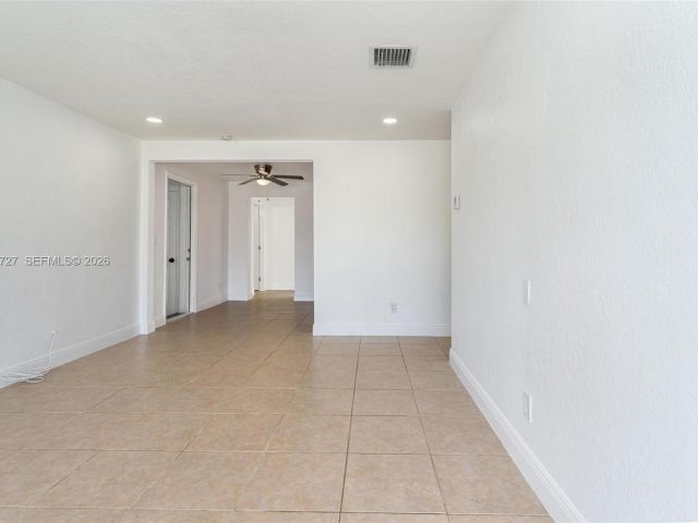 Дом в аренду по адресу 5615 Simms St - фото 7473163