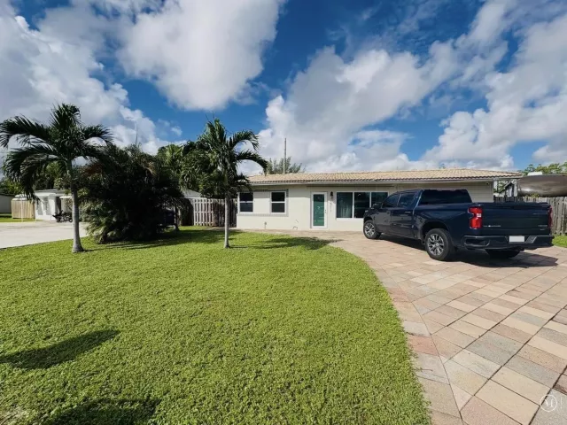 Продажа дома по адресу 2711 NE 11th Terrace - фото 7997033