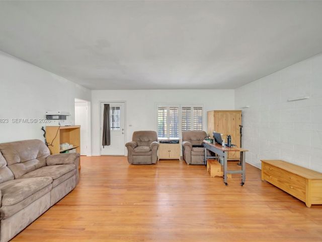 Продажа дома по адресу 890 NE 138th St - фото 7524615