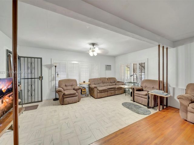 Продажа дома по адресу 890 NE 138th St - фото 7524617