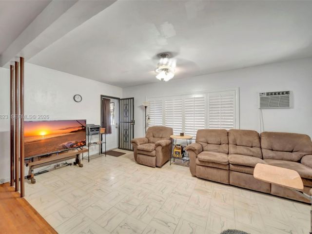 Продажа дома по адресу 890 NE 138th St - фото 7524618