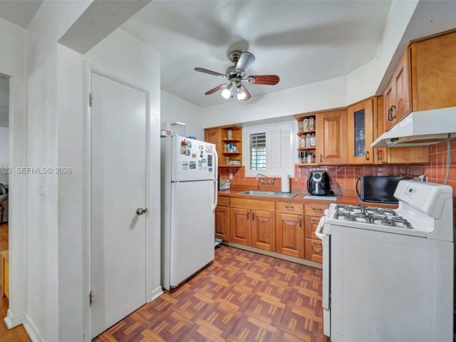 Продажа дома по адресу 890 NE 138th St - фото 7524619