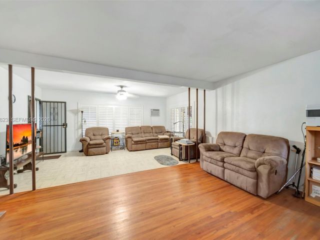 Продажа дома по адресу 890 NE 138th St - фото 7524621