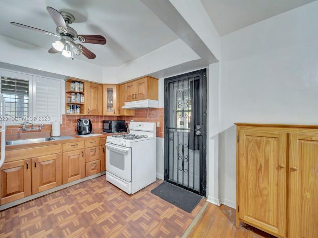 Продажа дома по адресу 890 NE 138th St - фото 7524622