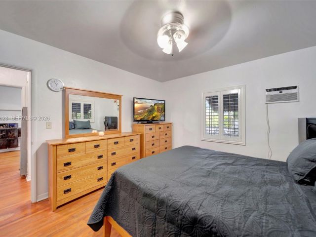 Продажа дома по адресу 890 NE 138th St - фото 7524630