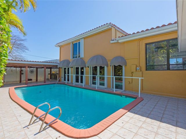 Продажа дома по адресу 7941 SW 18th Ter - фото 7509145