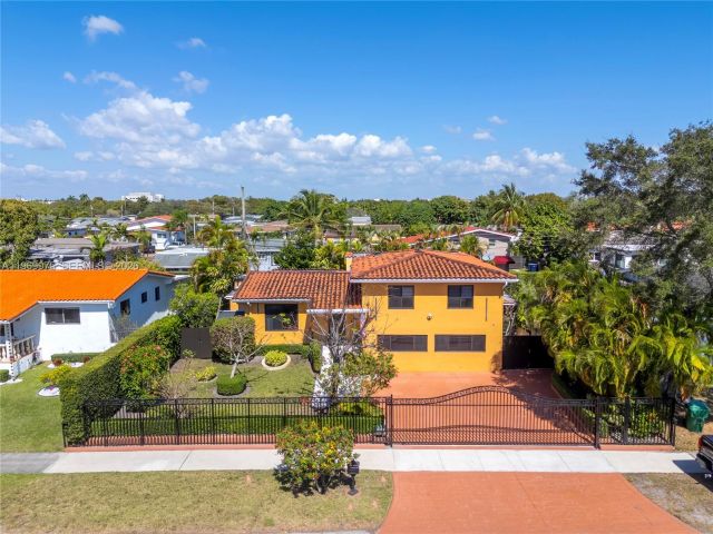 Продажа дома по адресу 7941 SW 18th Ter - фото 7509146