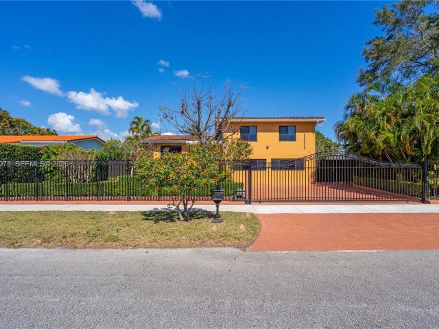 Продажа дома по адресу 7941 SW 18th Ter - фото 7509148