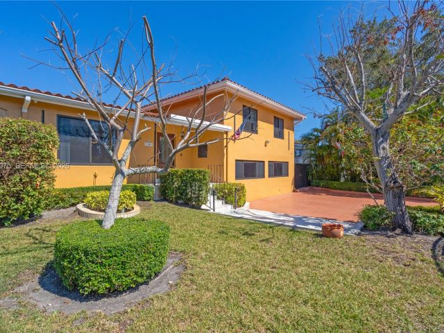 Продажа дома по адресу 7941 SW 18th Ter - фото 7509150