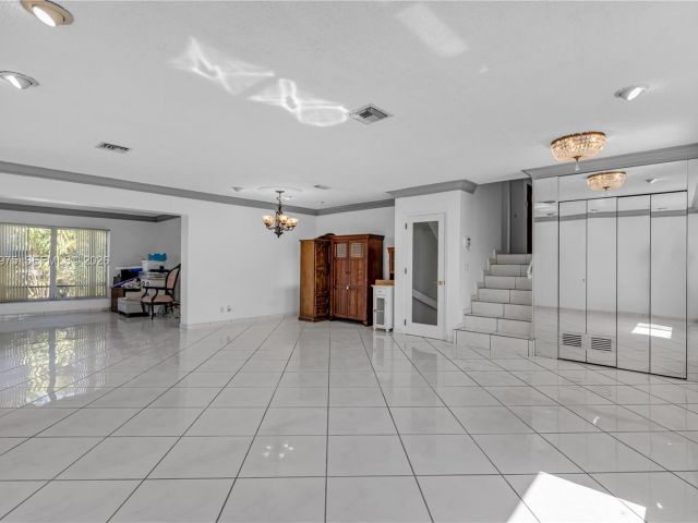 Продажа дома по адресу 7941 SW 18th Ter - фото 7509153