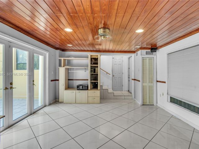 Продажа дома по адресу 7941 SW 18th Ter - фото 7509164