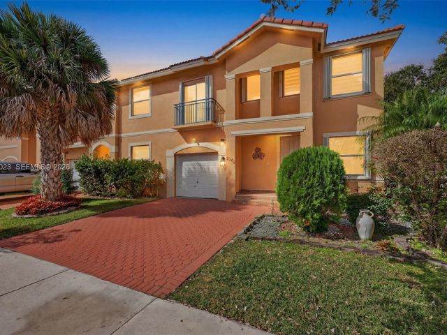 Дом в аренду по адресу 2302 NW 161st Ter - фото 7517333