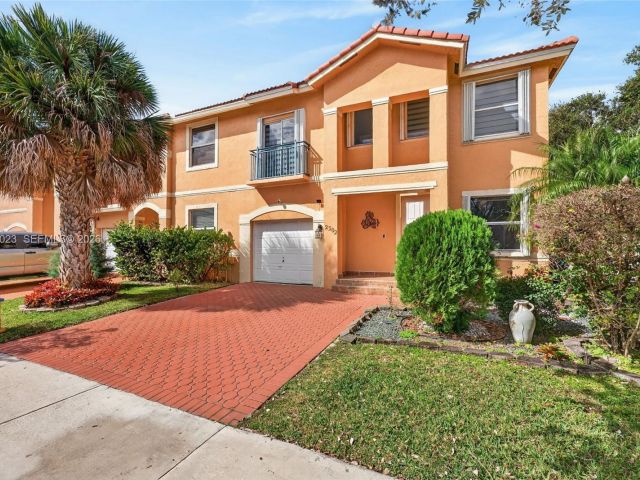 Дом в аренду по адресу 2302 NW 161st Ter - фото 7517334