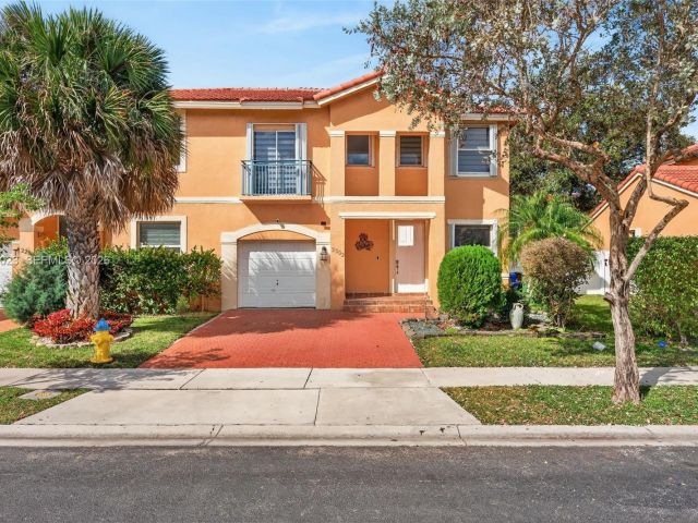 Дом в аренду по адресу 2302 NW 161st Ter - фото 7517335