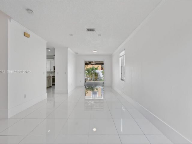 Дом в аренду по адресу 2302 NW 161st Ter - фото 7517336