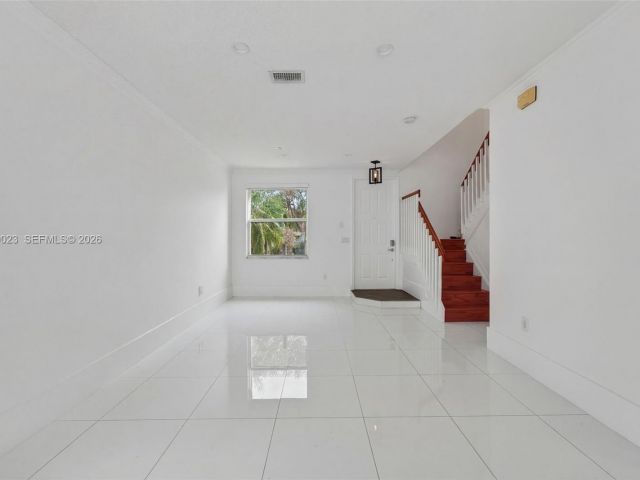 Дом в аренду по адресу 2302 NW 161st Ter - фото 7517338