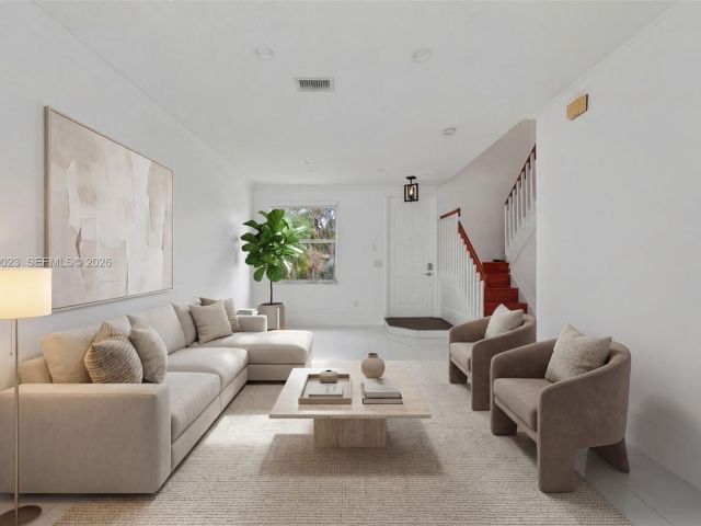 Дом в аренду по адресу 2302 NW 161st Ter - фото 7517339