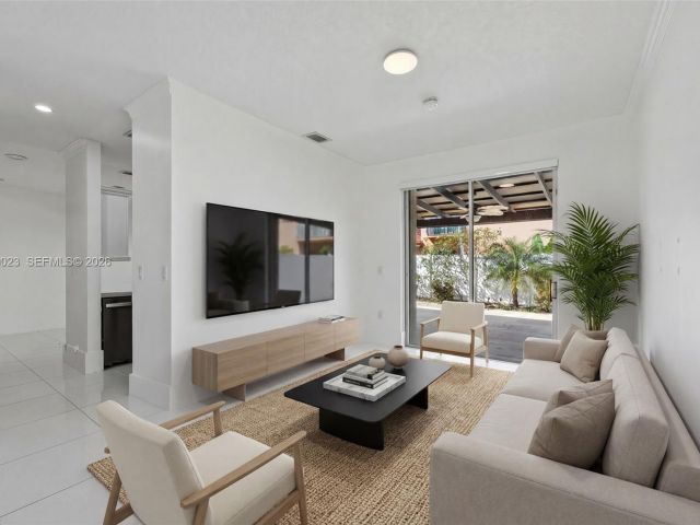 Дом в аренду по адресу 2302 NW 161st Ter - фото 7517341