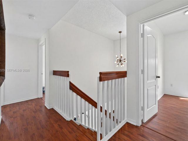 Дом в аренду по адресу 2302 NW 161st Ter - фото 7517347