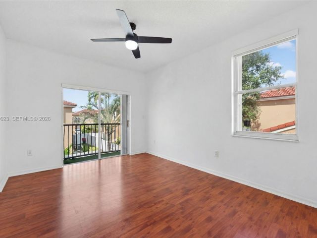 Дом в аренду по адресу 2302 NW 161st Ter - фото 7517348