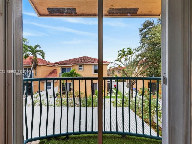 Дом в аренду по адресу 2302 NW 161st Ter - фото 7517350