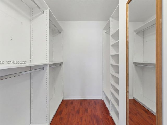 Дом в аренду по адресу 2302 NW 161st Ter - фото 7517352