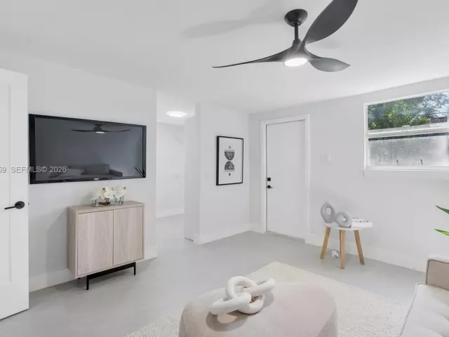 Продажа дома по адресу 560 NE 110th Ter - фото 7538018