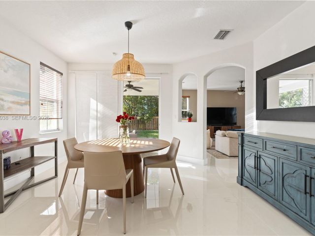 Продажа дома по адресу 11558 NW 84th St - фото 7486196