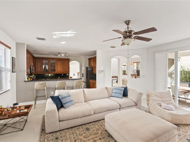 Продажа дома по адресу 11558 NW 84th St - фото 7486202